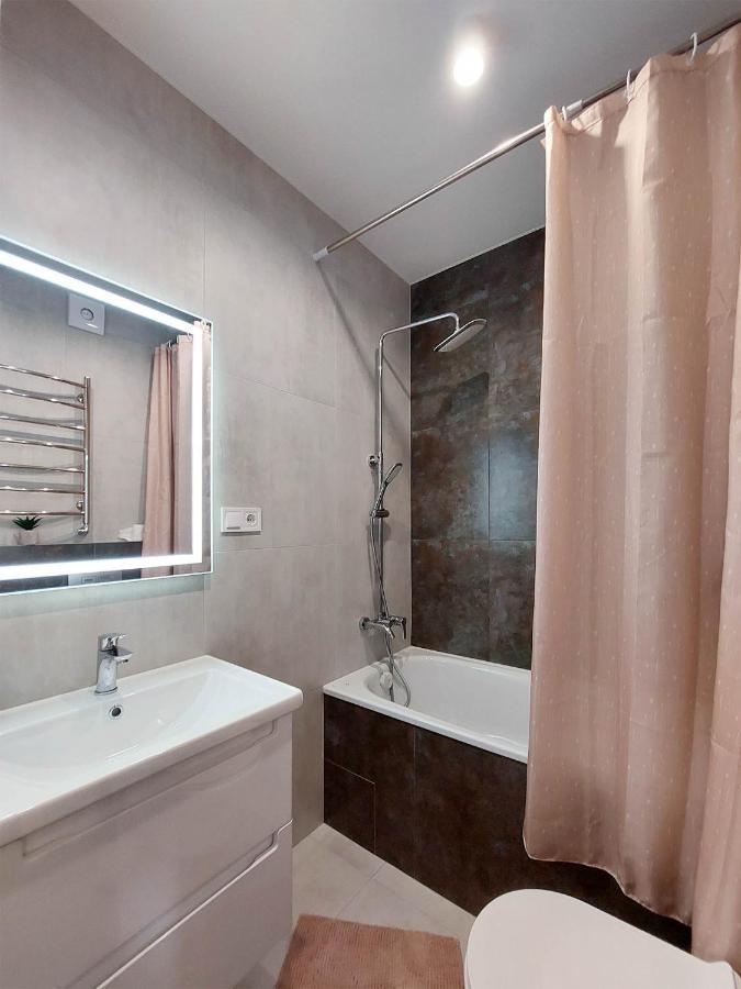 Новобудова Червоної Калини 56А Сихів, Авалон,Висотка ลวีฟ ภายนอก รูปภาพ